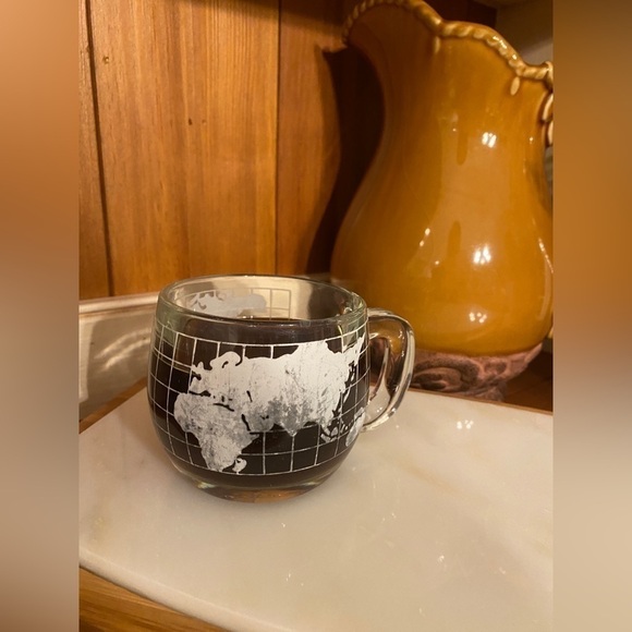 Set of 2 Vintage Nestle Nescafe World Map Globe Etched Glasses Mug Coffee Cups - Picture 2 of 16